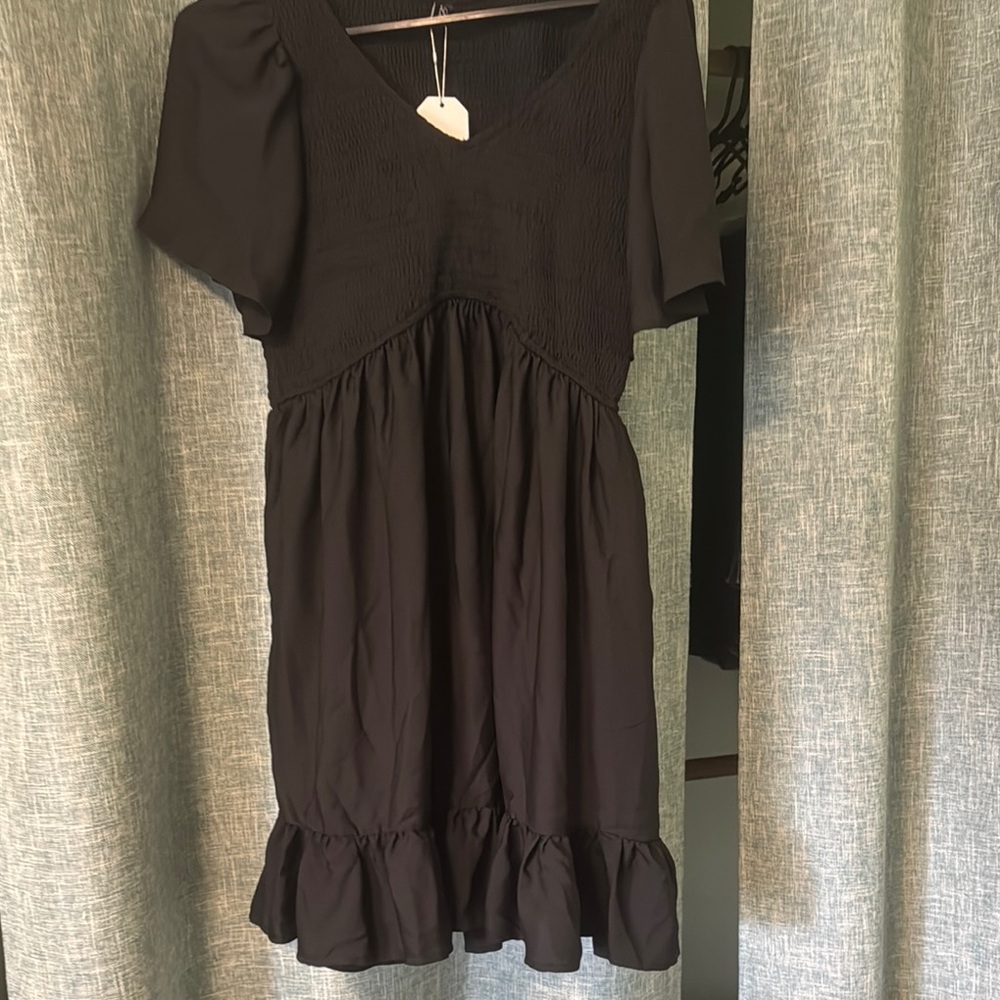 Chic Black Midi Dress with Timeless Elegance